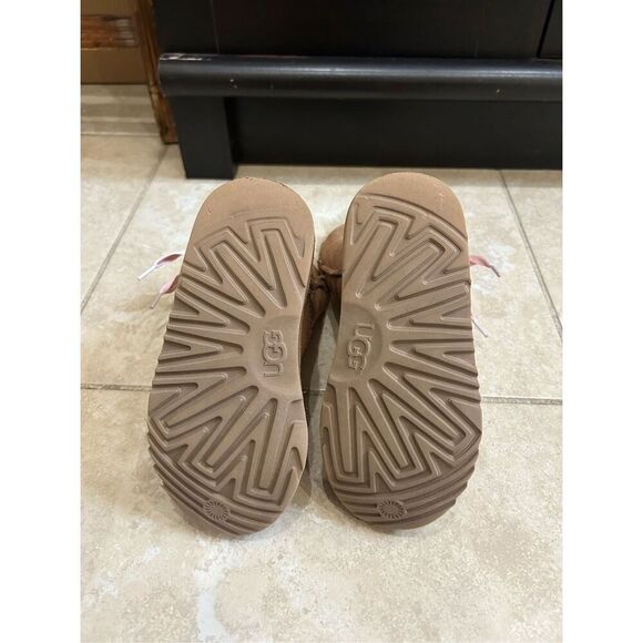 UGG little girl boots - Picture 6 of 9